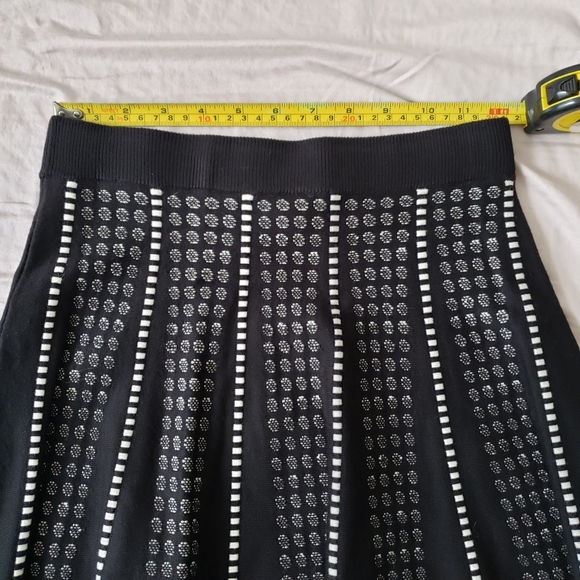 NWT Printed Sweater Skirt Elastic Waist (Fits XS) - Picture 9 of 9